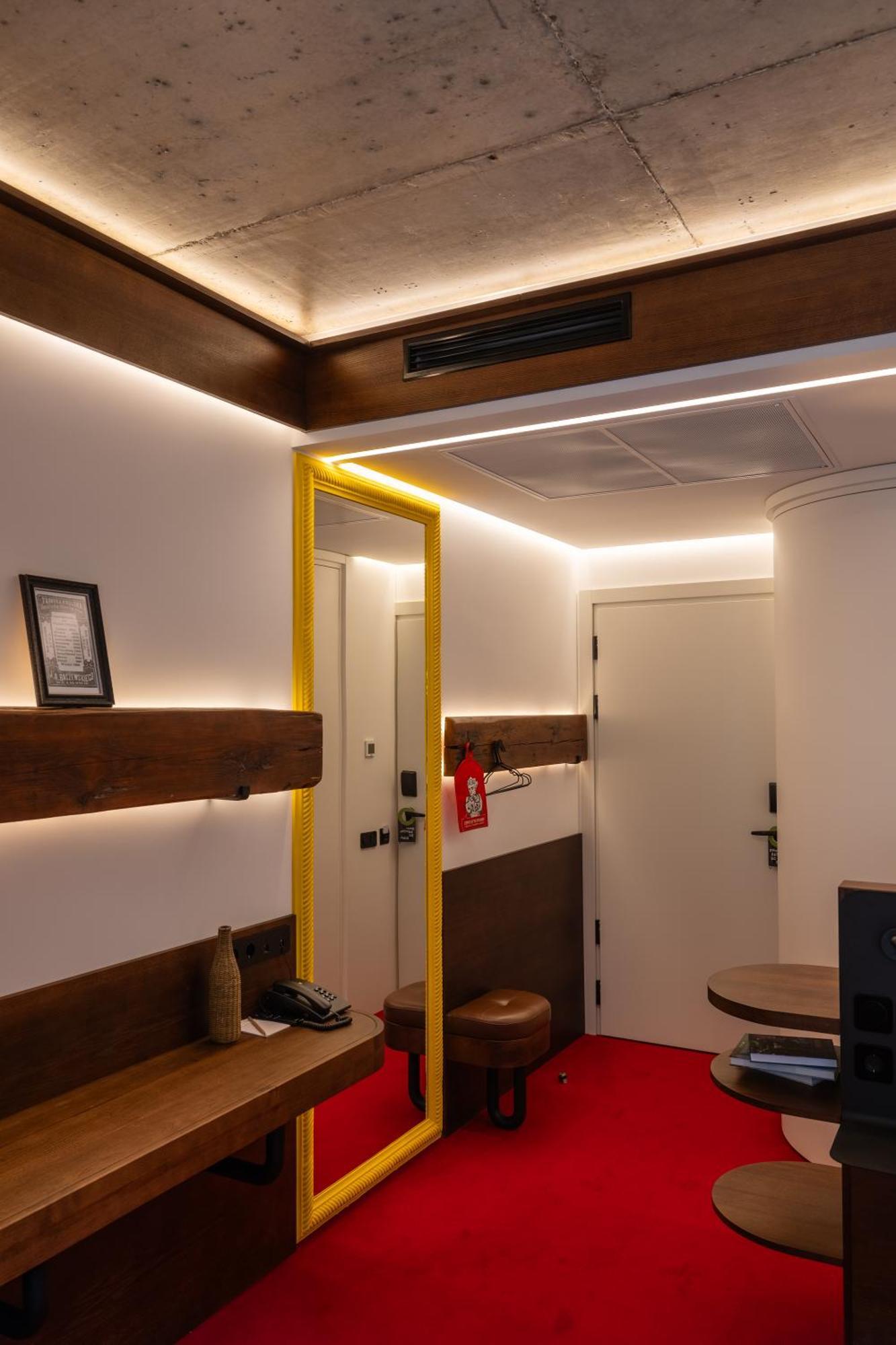 !Fest Hotel Rynok Square Lviv Exterior photo